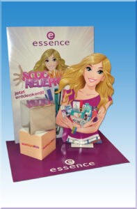 Essence Sovielmehr - Schaufensterdeko